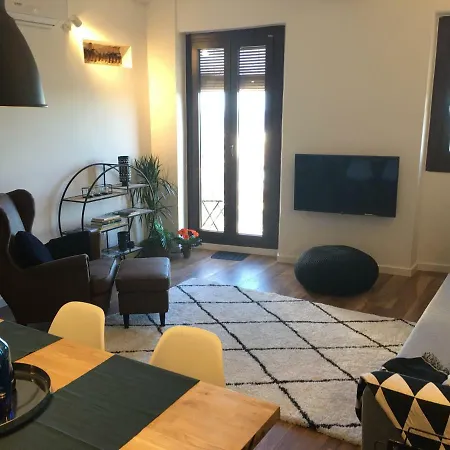 Lovely At Circus Apartment