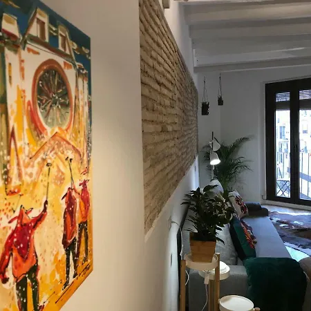 Lovely At Circus Apartment